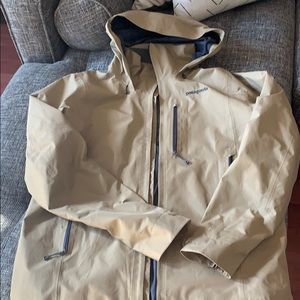 Men’s Patagonia Piolet Gortex jacket